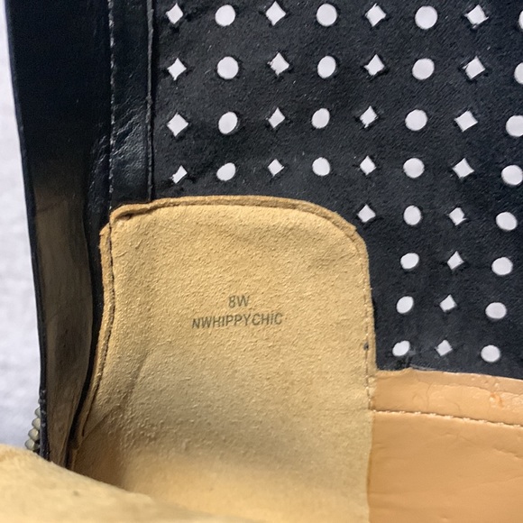 Nine West black leather/nubuck ankle boots w/ eyelet cutout, gold zipper @ back. - Picture 6 of 6